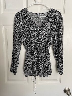 Old Navy size Medium Black and White Floral Drawstring Wrap Top